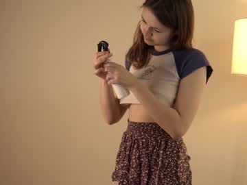 girl
        winniewest_ cam image #1416643