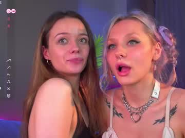 girl
        nikkisilk cam image #5285008