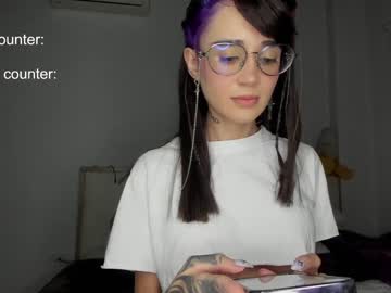 girl
        lonelly_lolly98 cam image #4036653