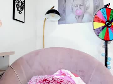 girl
        missniley cam image #3400823