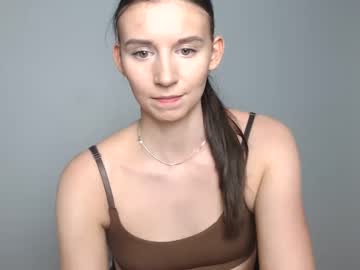 girl
        heidihotte cam image #3945728