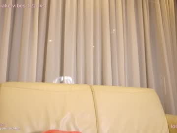 girl
        lola_and_girls cam image #341340