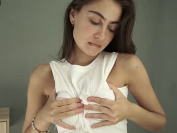 girl
        tessarosse_ cam image #2083853