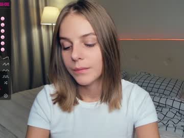 girl
        erline_may cam image #3693723