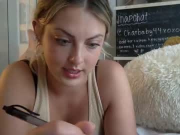 girl
        charlitbaker cam image #1792565