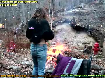 couple
        honeyand_thebear cam image #313308