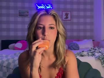 girl
        lizalouu cam image #4785055
