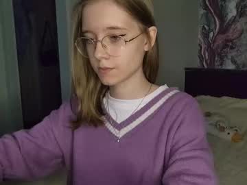 girl
        lowress cam image #6353879
