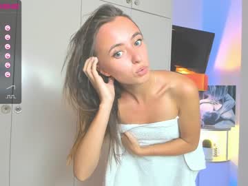 girl
        look_at_show cam image #2115384