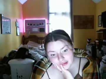 girl
        mommymars9871 cam image #1346194