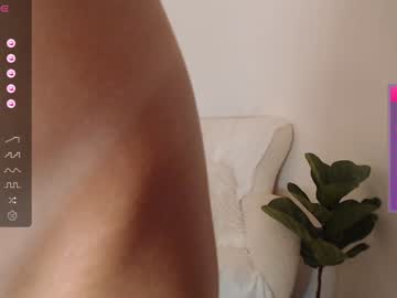 girl
        lucylia_ cam image #4767024