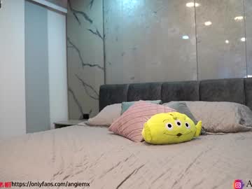 girl
        nina_mon cam image #2965851