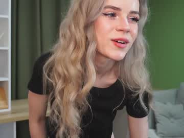 girl
        courtneyabigail cam image #3732661