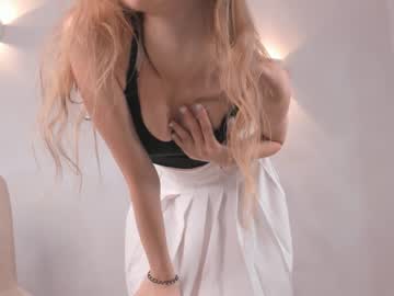 girl
        darling_dreamer cam image #1997289