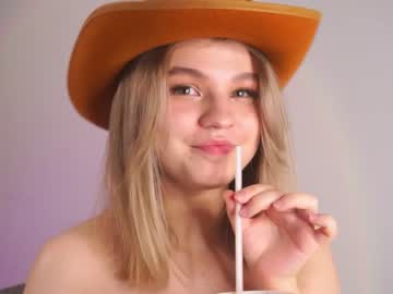 girl
        aryanalarsen cam image #2207501
