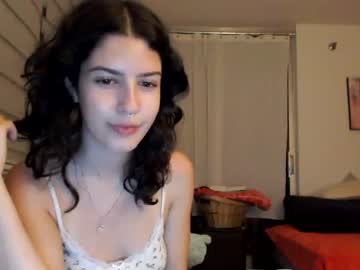 girl
        frenchava cam image #1645572