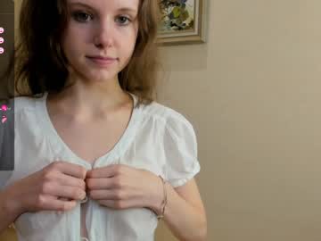 girl
        maryrogersa cam image #2327574
