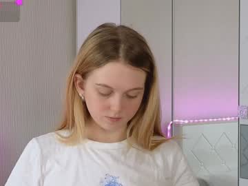 girl
        small_blondee cam image #5984224