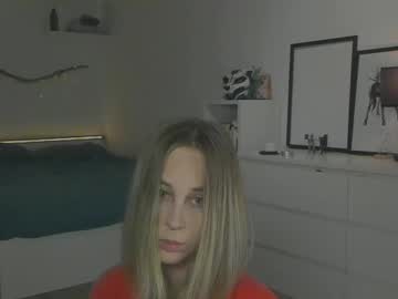 girl
        brooxa cam image #6563317