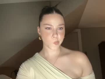 girl
        novavangogh cam image #2937788