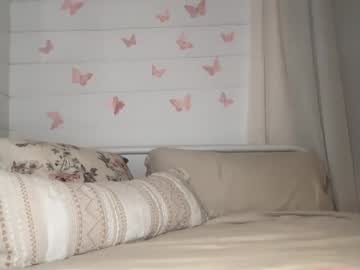 girl
        adorablair cam image #5429971