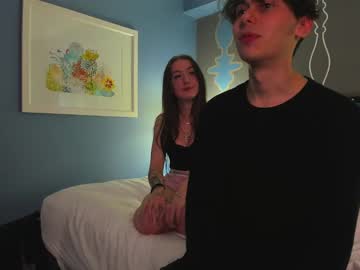 couple
        aesus3x cam image #6693227