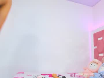 girl
        nicolle_mitchelle cam image #2582344
