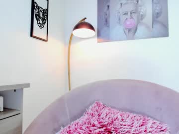 girl
        missniley cam image #2762977