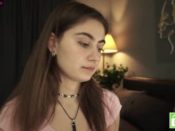 girl
        tessarosse_ cam image #1890828