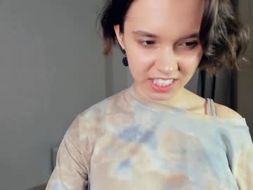 girl
        gummybubble cam image #1755032