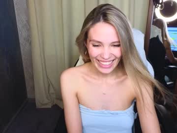 girl
        nicole_shy_ cam image #1813600
