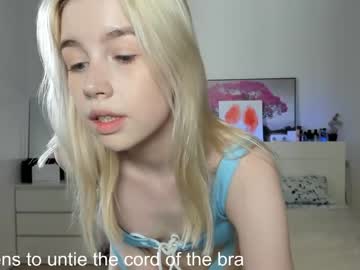 girl
        _emiliaaa cam image #1431069