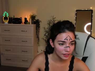 girl
        ella_flar_ cam image #8560