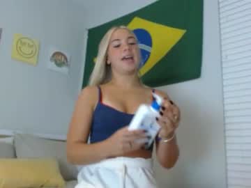 girl
        lovecayaxo cam image #2527159