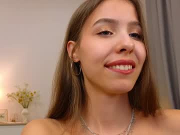 girl
        wanda_robinson cam image #5681142