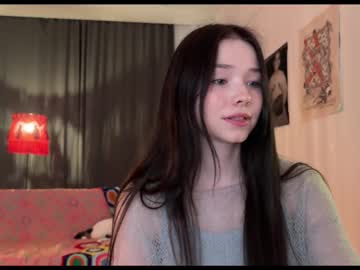 girl
        anntics_ cam image #6382495
