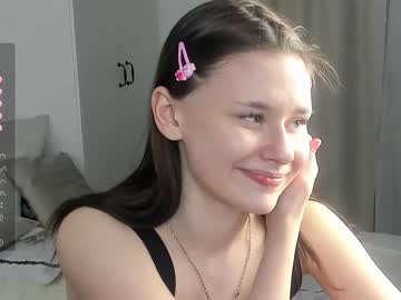 girl
        riveting_magnet cam image #3336612