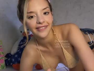 girl
        lesi_moonie cam image #4526975
