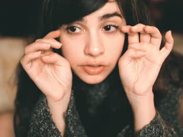 girl
        ingennui cam image #596646