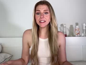 girl
        jennlovex cam image #6748895