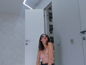 girl
        sallyscotth cam image #2915154
