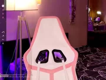 girl
        purr_meow cam image #6399922