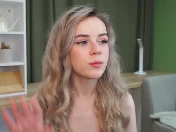 girl
        courtneyabigail cam image #3733550