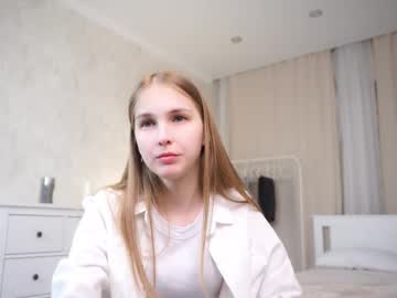 girl
        hildgaillard cam image #6713125