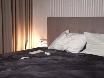 girl
        gold_blond cam image #6588891