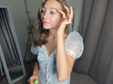 girl
        wave_of_happy_ cam image #2810152
