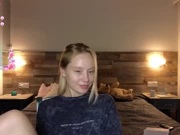 girl
        callme_star cam image #4162705